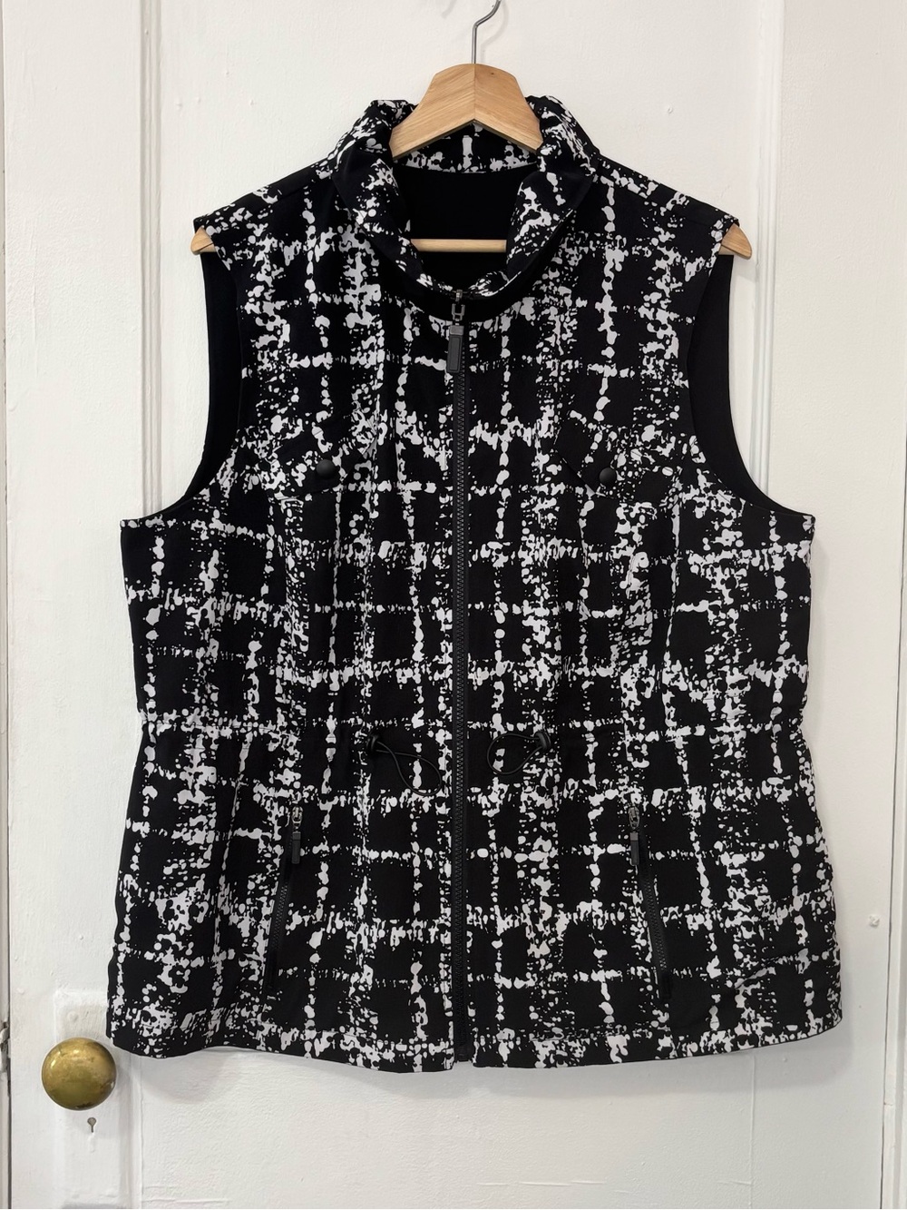 Zenergy by Chico's Women's Black & White Full-Zip Reversible Vest, Chico's 3(XL)